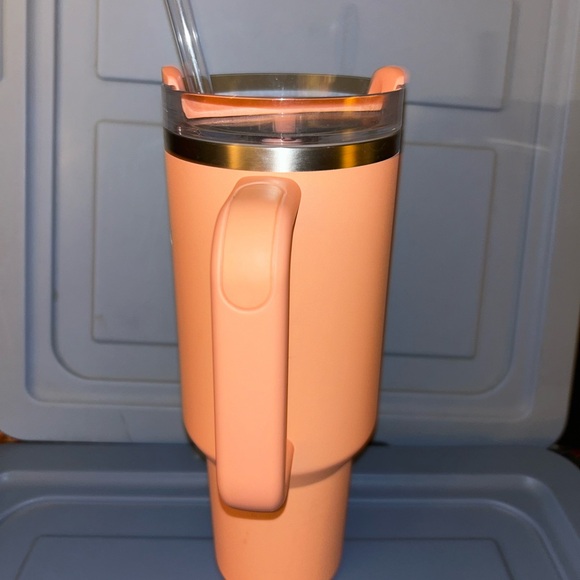 Stanley Cup 40oz - Picture 5 of 7